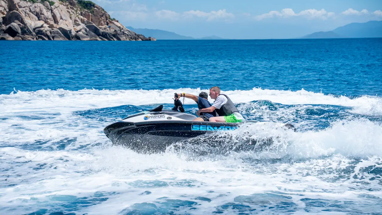 Гидроциклы в Нячанге во время морского тура Marmoris Yachting сезон 2026