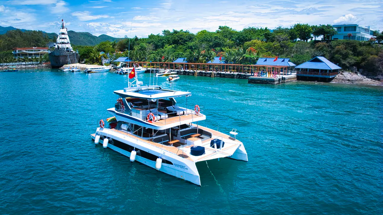 Дневной тур на катамаране в Нячанге Marmoris Yachting сезон 2026