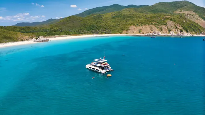 Private Yacht Charter in Vietnam: Marmoris Packages for 10, 20 and 30 Guests